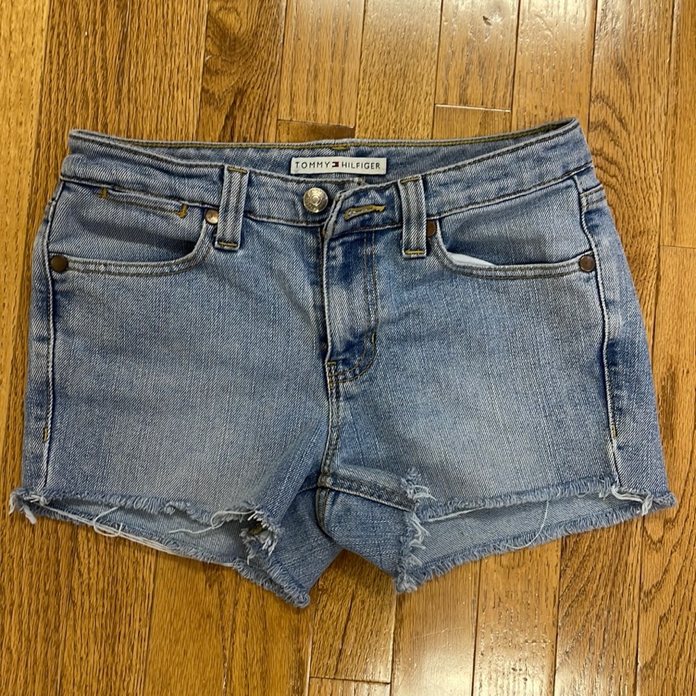 Tommy Hilfiger Hipster Jeans Size 2; Light wash jeans color with frayed bottoms
